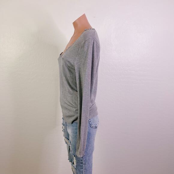 Max Studio Ruffle Scoop Neck Long Sleeve Knit Pullover Sweater Gray size S NWOT - Picture 5 of 12